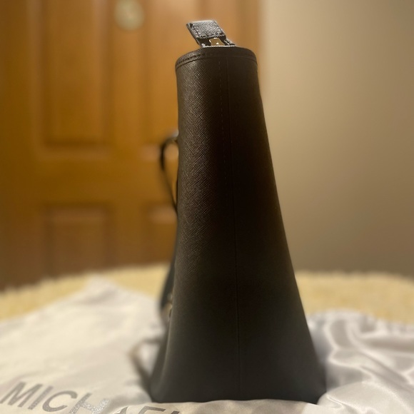 Michael Kors :Jet Set Travel Tote bag : Medium size(black) - Picture 3 of 6